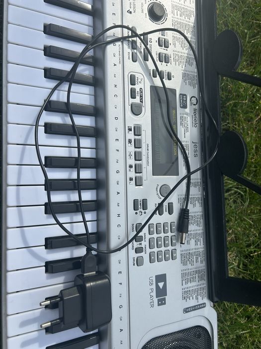 Organy, stan prawie jak nowy super spraedza sie dla początkujacych