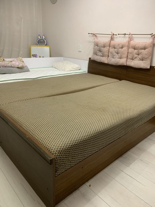 Двоспальне ліжко