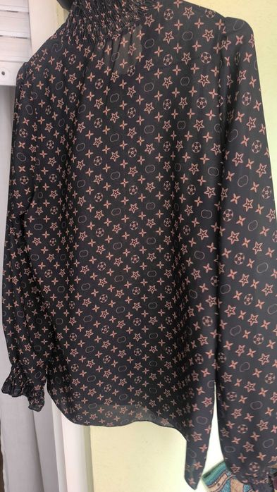 Blusa Gola Elástica - Tamanho L - Manga Comprida