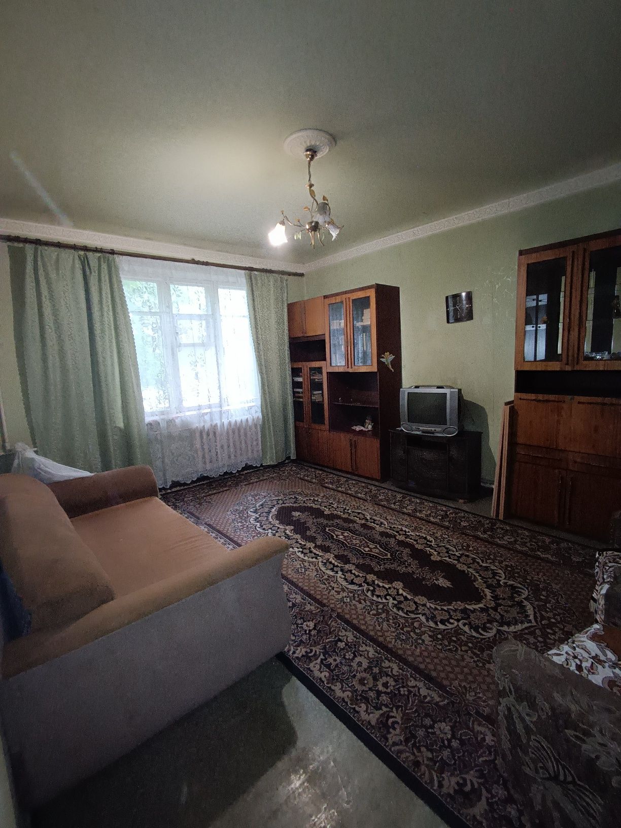 Продам 2-кімнатну квартиру в центрі Кам'янського