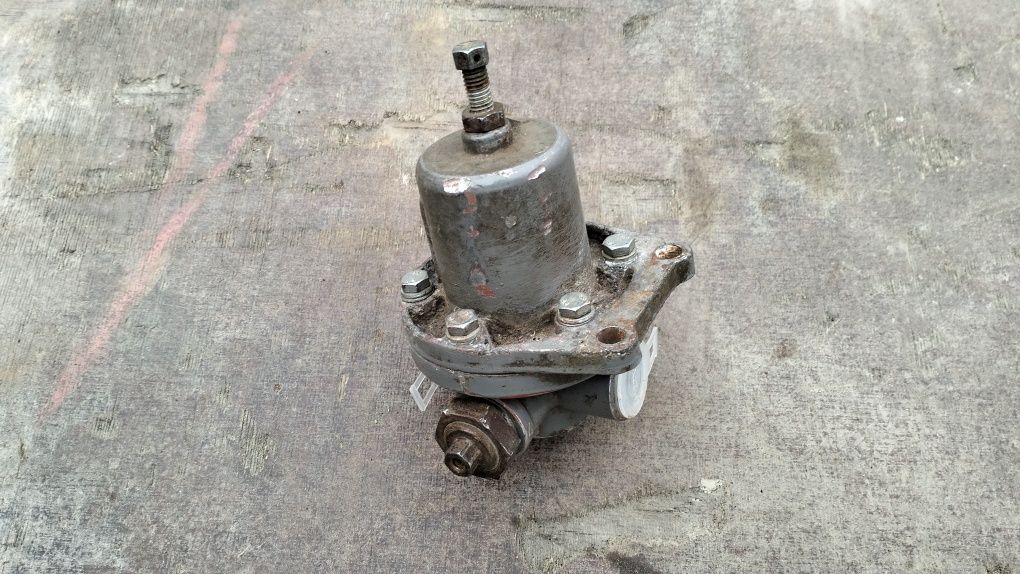 Regulator ciśnienia powietrza MF 255 ursus Massey Ferguson