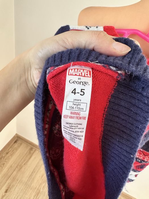 Sweterek swiąteczny rozmiar 104-110 cm spiderman George sesja święta