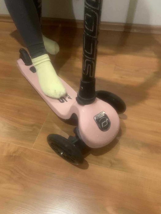 Scoot & Ride Highwaykick 3 LED Hulajnoga ze świecącymi kółkami Rose