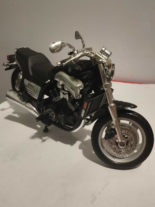 Модель мотоцикла Yamaha VMAX 1993 Black 1/12
