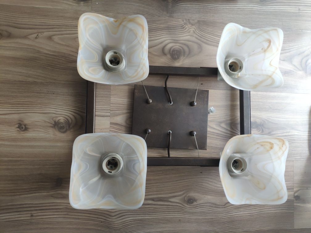 Lampa sufitowa w stylu rustykalnym