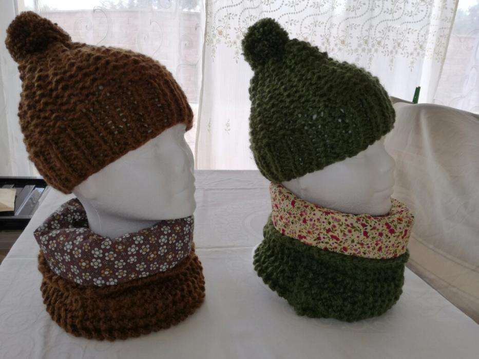 Golas em lã e tecido e gorros a condizer