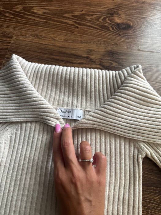 Кофтинка Bershka на підлітка !