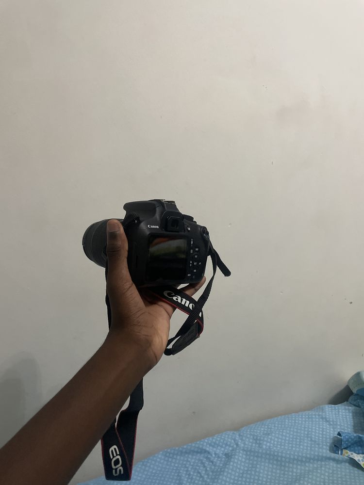 Canon EOS 1200D praticamente nova