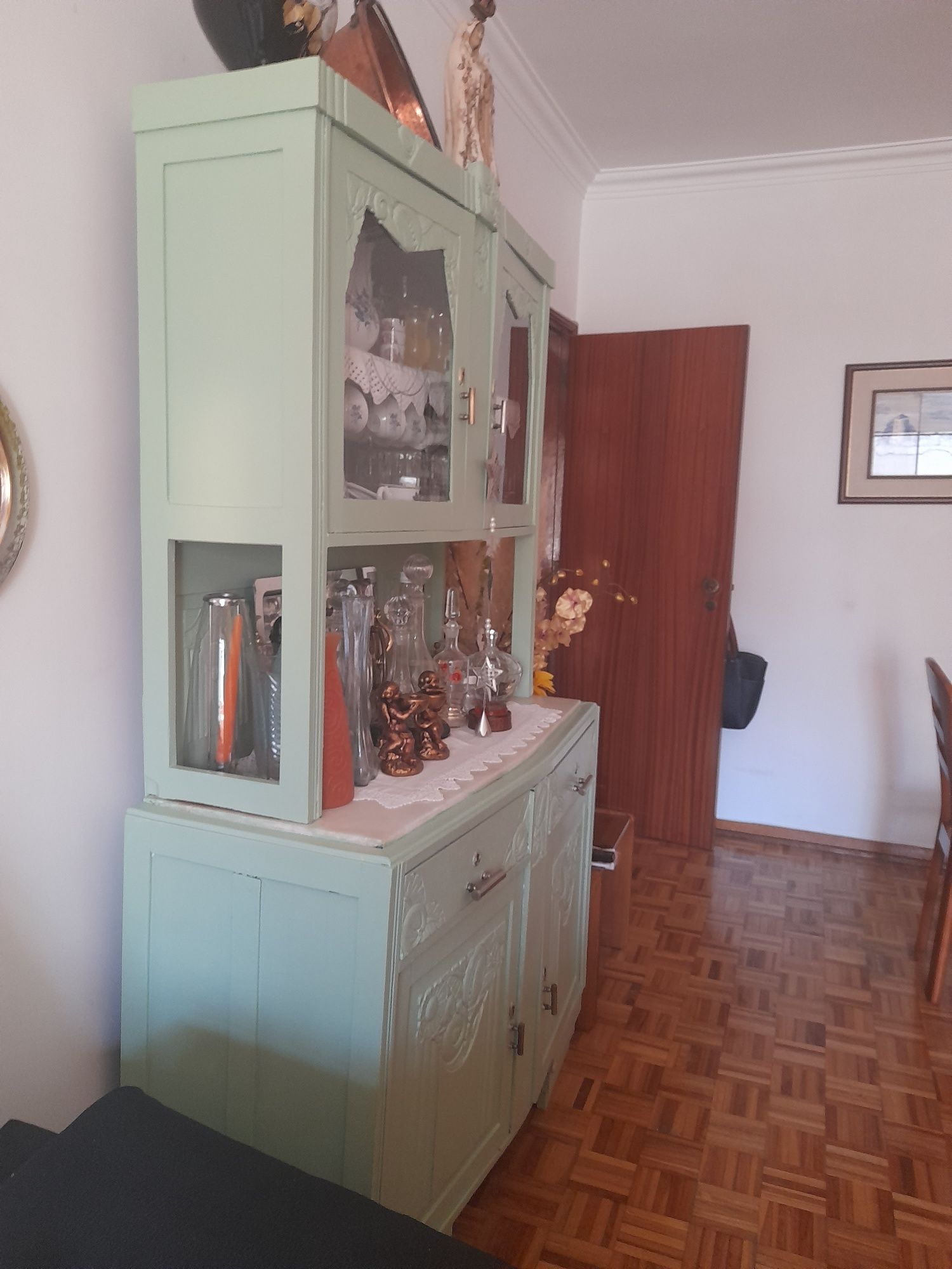 Loiceiro  ou Guarda loiças antigo e remodelado.