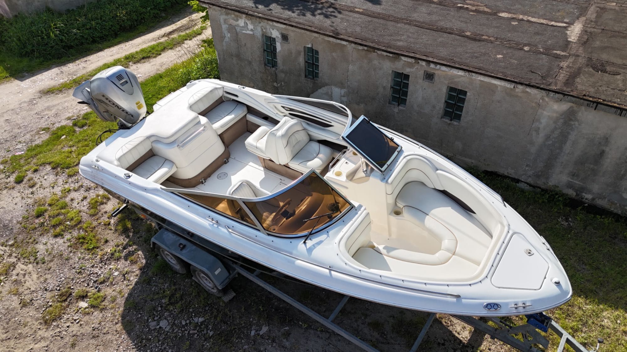 Łódź motorowa SEA RAY 210 Bowrider z silnikiem Honda 225