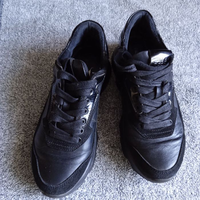 Продам женскую обувь.