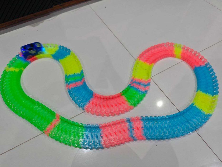 Tory samochodowe świecące magic track z autkiem