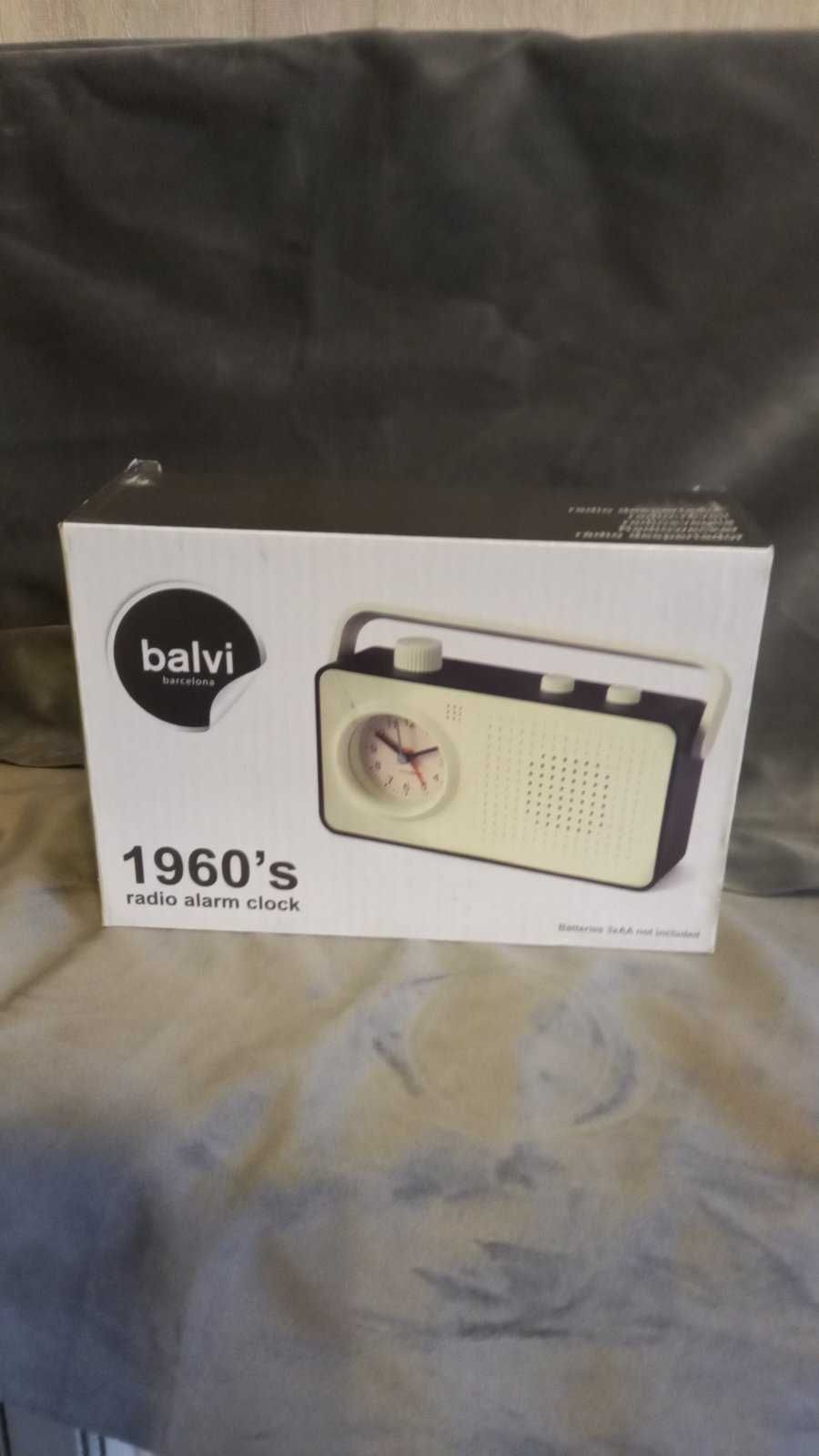 Будильник-радіо у стилі 60х років бренд Balvi чорний