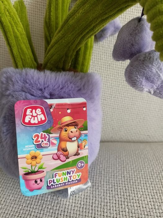 Nowy pluszak kwiat w fioletowej doniczce