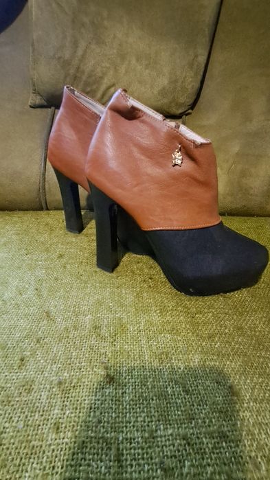 Ботільони 36 розмір.