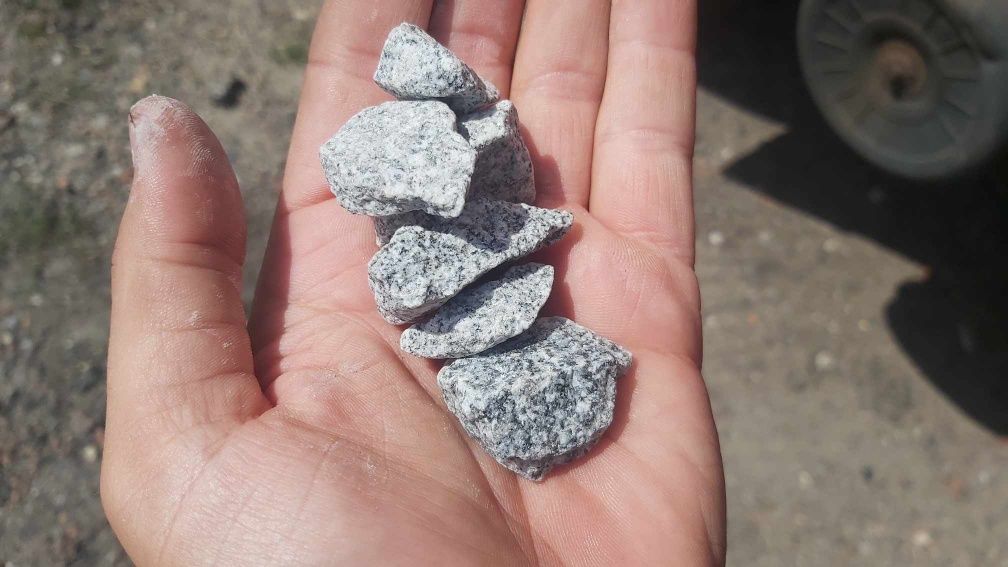 Piasek żwir kamień ozdobny dolomit ziemia cement