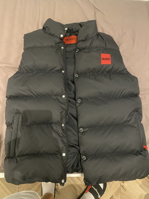 Czarna puchowa kamizelka HUGO