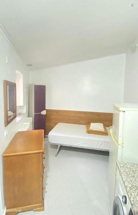 770092 - Quarto com cama de solteiro em...