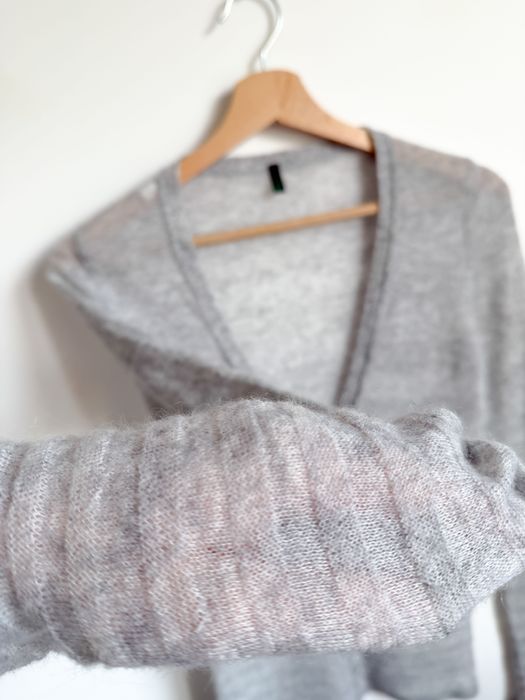 Szary kardigan cienki 100% wełna miękki delikatny puszysty sweterek S