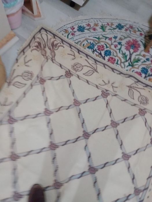 Tapete de arraiolos com metro e meio tambémTroco