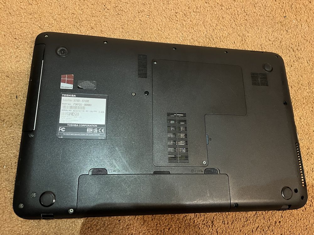 Toshiba Satellite L875D-S7332 ноутбук