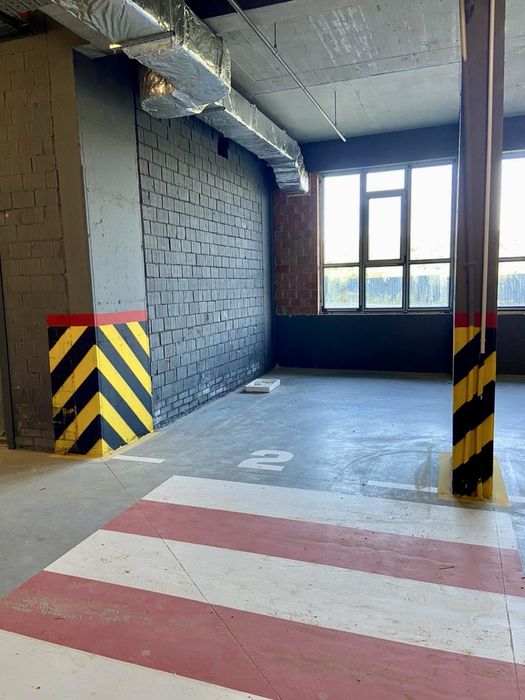 Продам паркомісце Auroom Lounge Черг 1