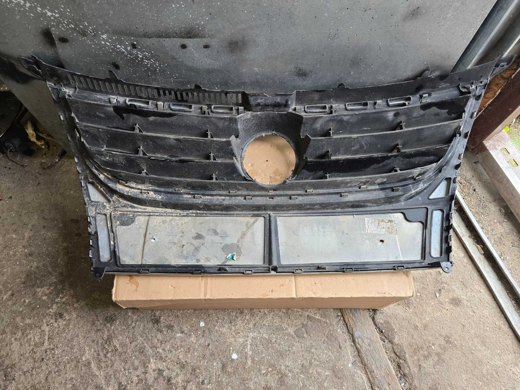 grill VW Touran 1 lift 1T0