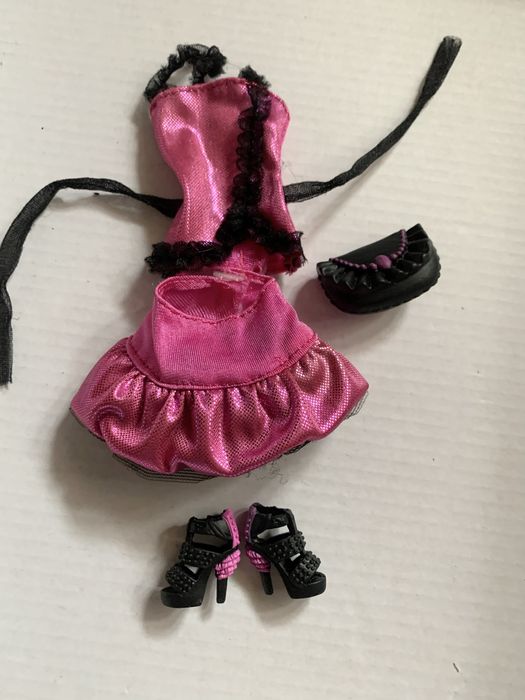 Аутфіти для ляльок Барбі