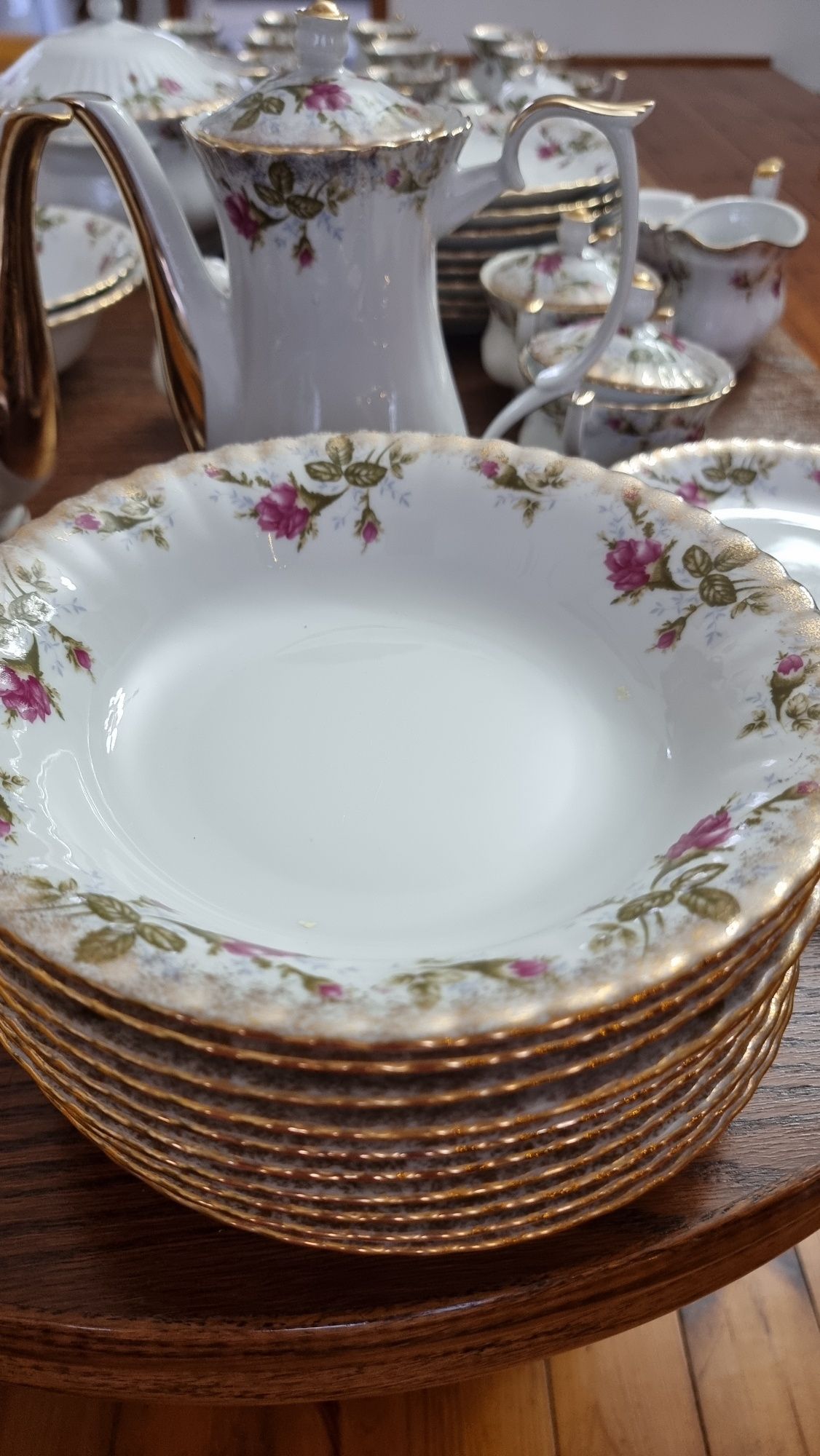 Komplet porcelany z firmy Chodzież model Iwona