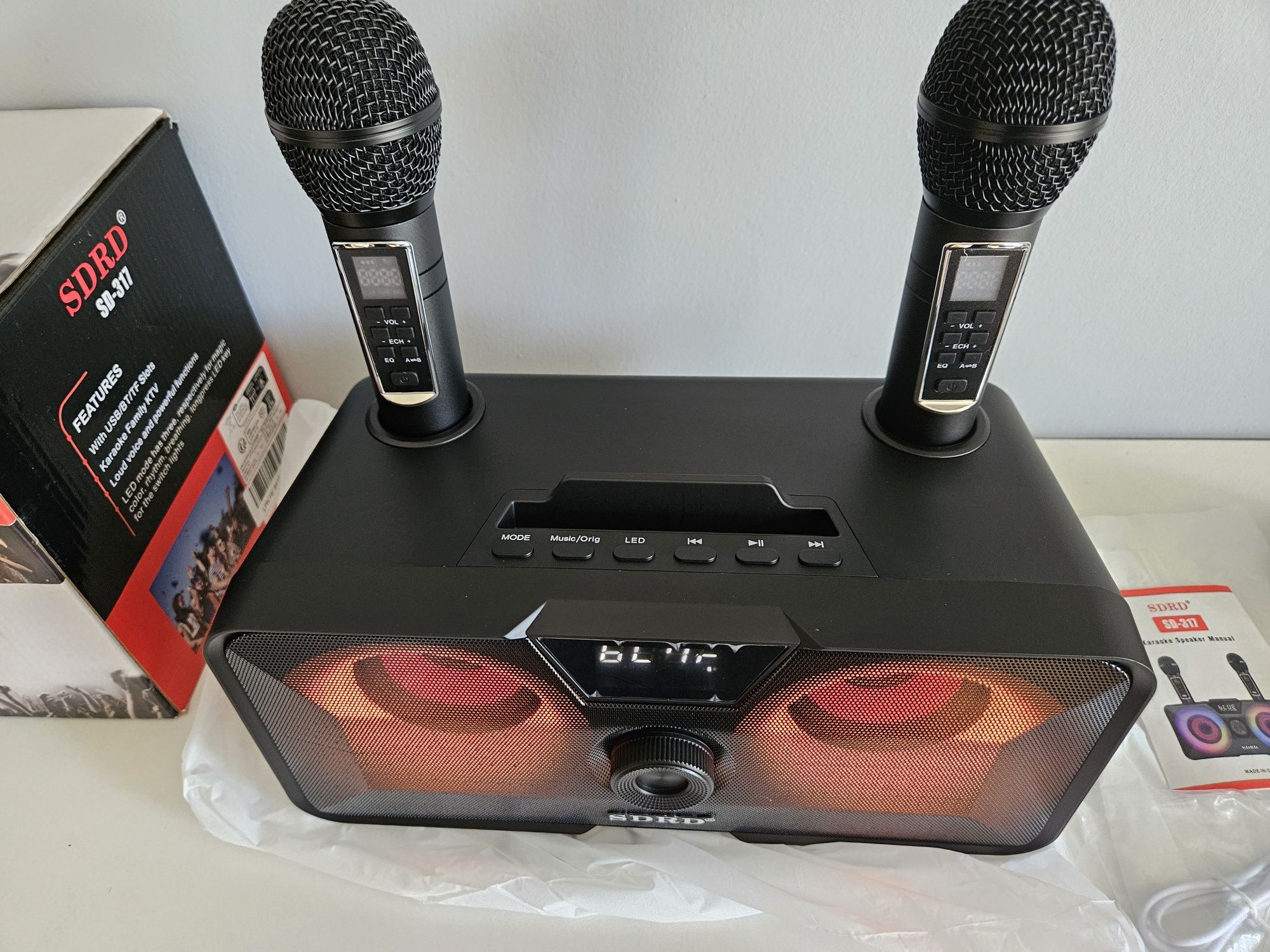Automat Głośnik Bezprzewodowy Do Karaoke 2 Mikrofony 6 sztuk Nowe Mikr