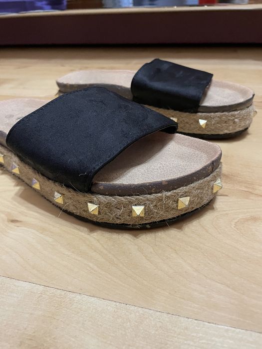 Літнє взуття ( шльопанці )