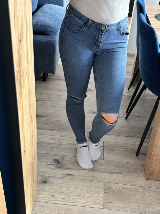 Jeansy z dziurami