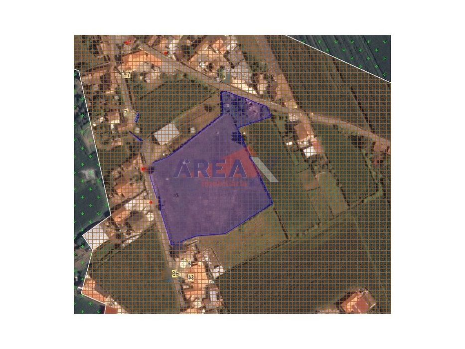 Propriedade composta por 2 artigos. Zona de construção. Consulte-nos!
