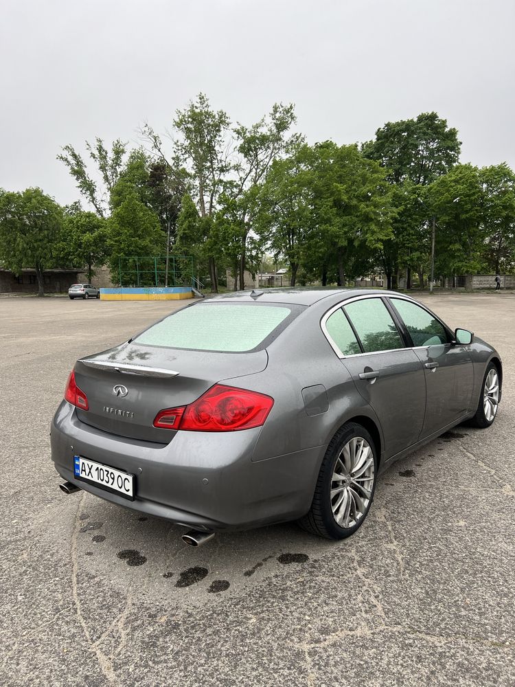 В продажі Infiniti G25 2.5 AT Sport.