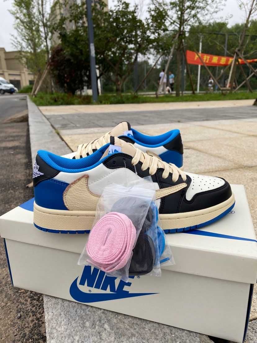 Jordan1Air1RetroLowOGSPFragment x Travis Scott UnisexTrampki R.44