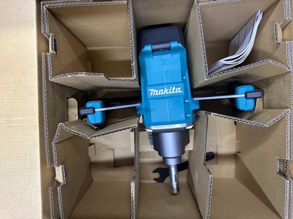Mieszadło Makita  UT001GZ01 + Ładowarka z bateriami BL 4050F / DC40RB