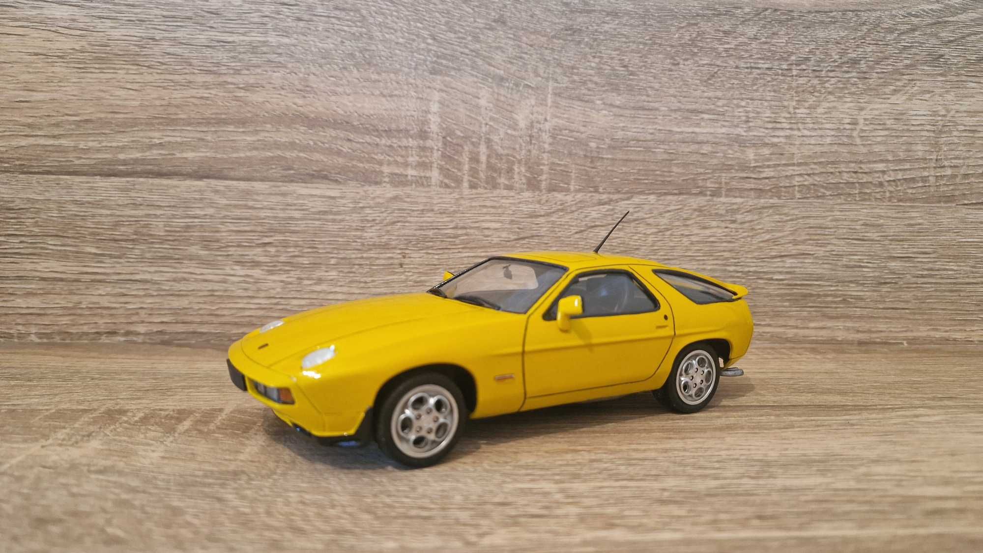 Porsche 928S 1:24