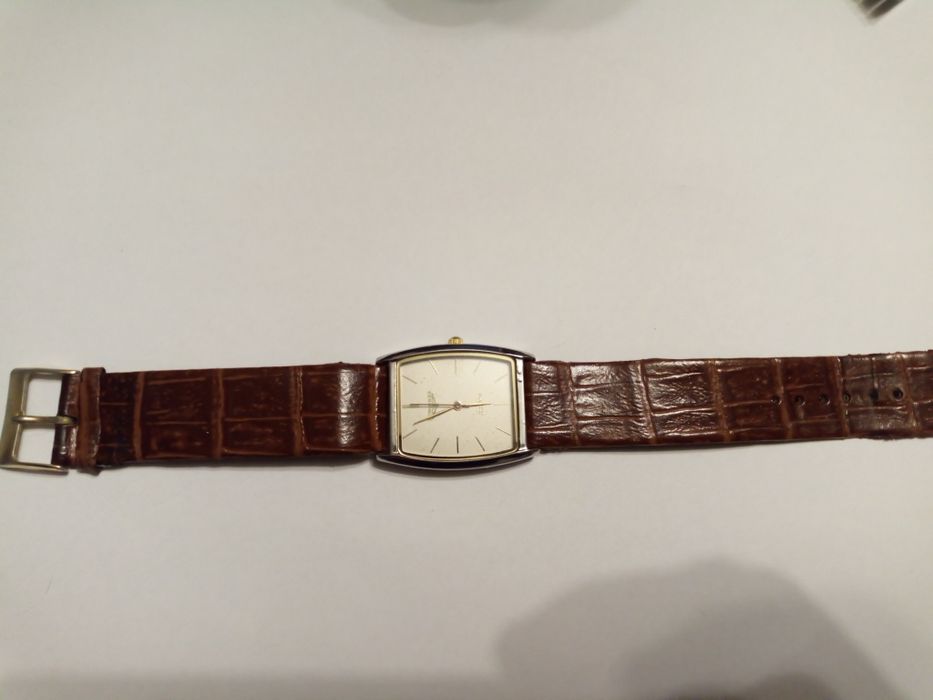 Zegarek Longines Vintage, kwadratowa koperta, szafirowe