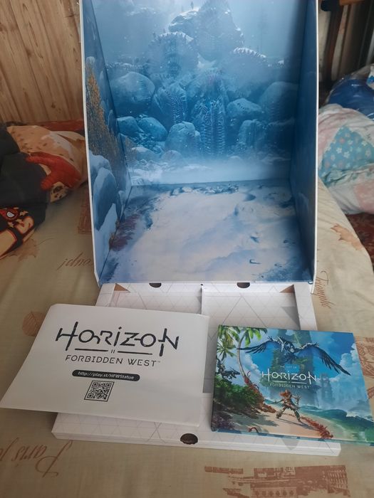 Коробка і арт бук від колекційного видання horizon forbidden west