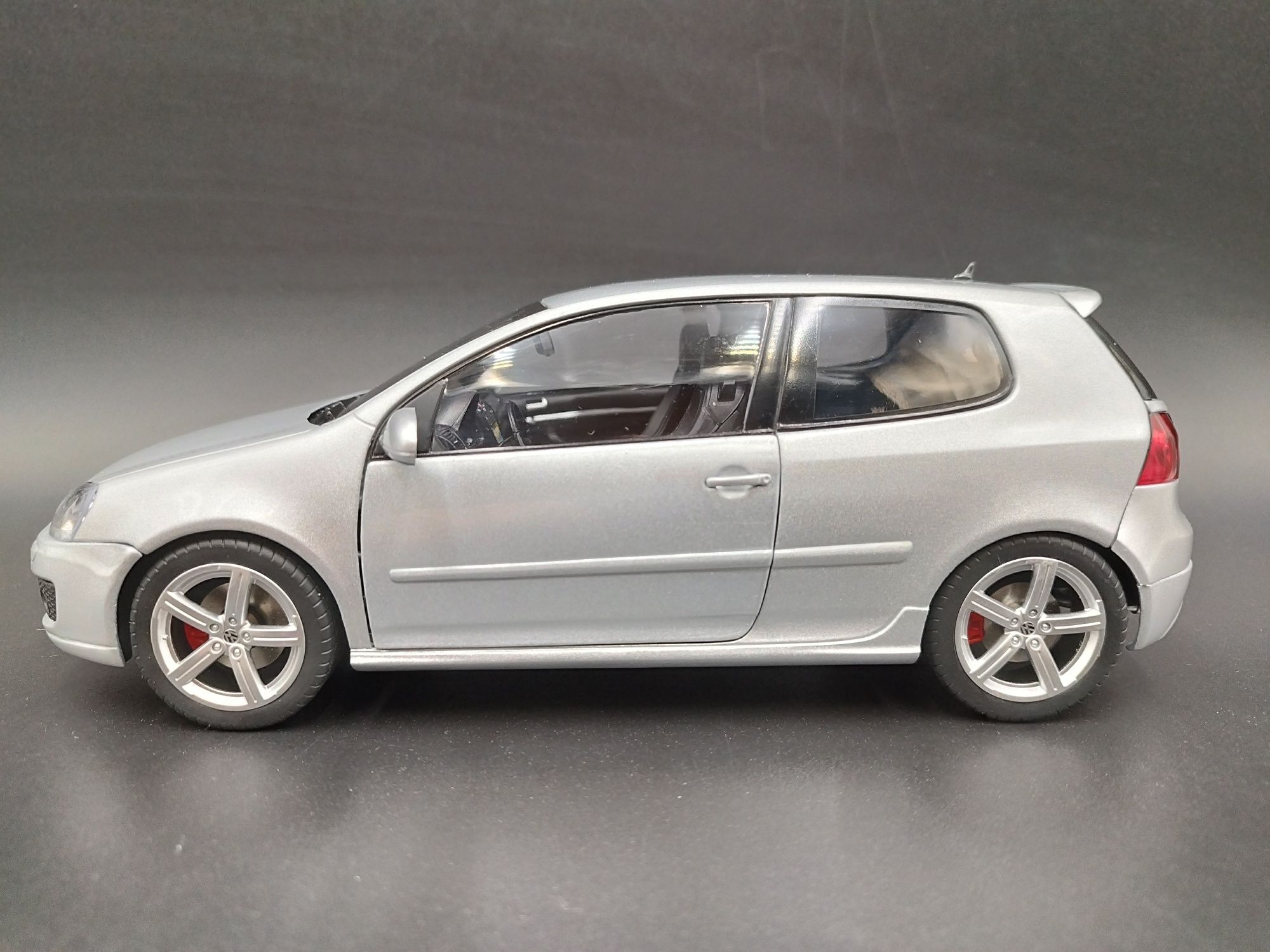 1:18 Norev 2007 VW Golf 5 GTI Pirelli model nowy