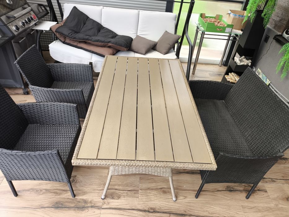 Zestaw mebli ogrodowych rattanowy 4 osobowy  i stół
