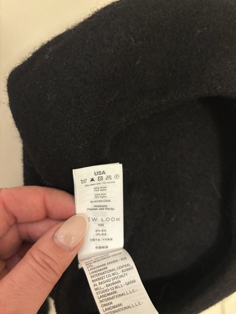 Czarny welmiany beret uniwersalny