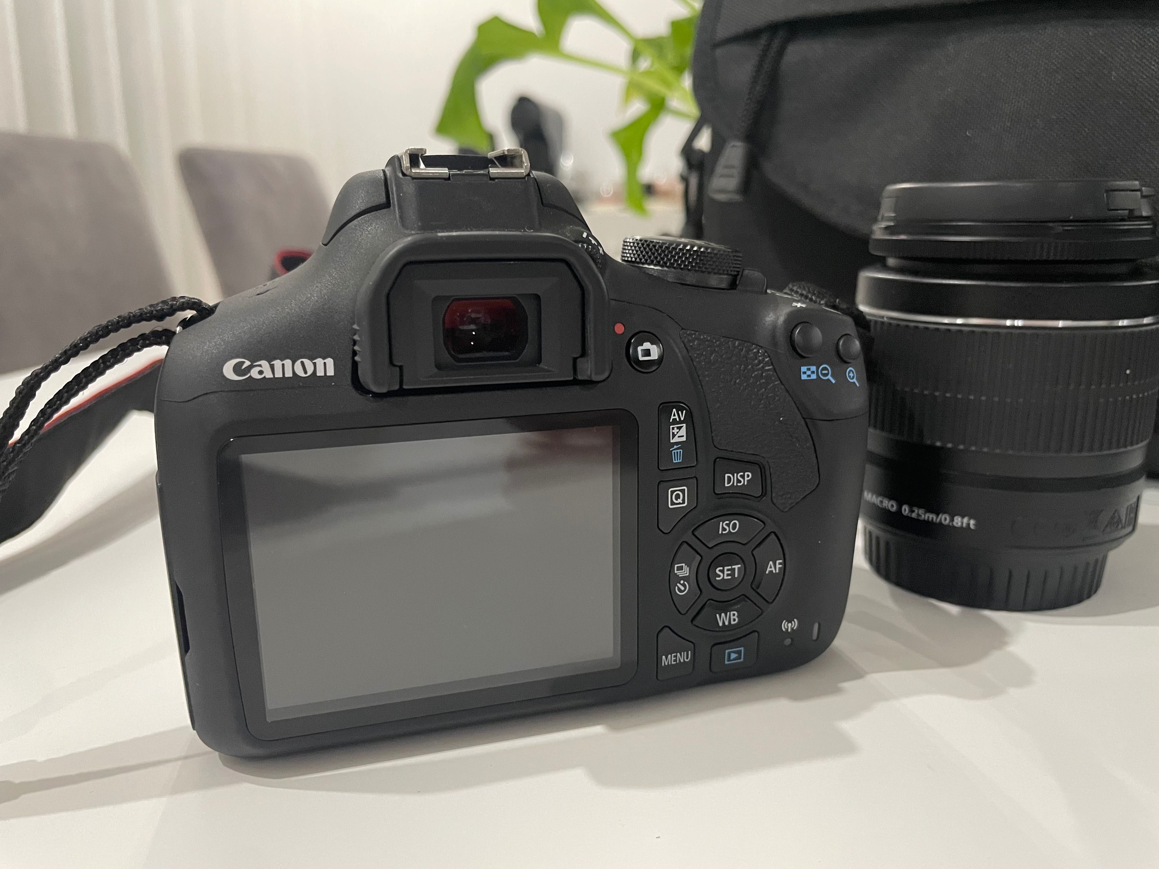 Canon 2000D com objetiva 18-55 mais bolsa mais carregador