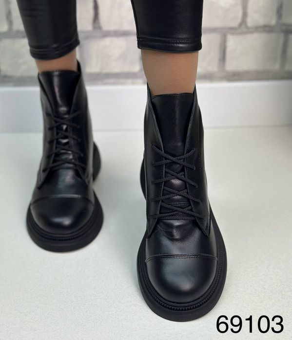 Жіночі шкіряні демісезонні черевики в кольорах