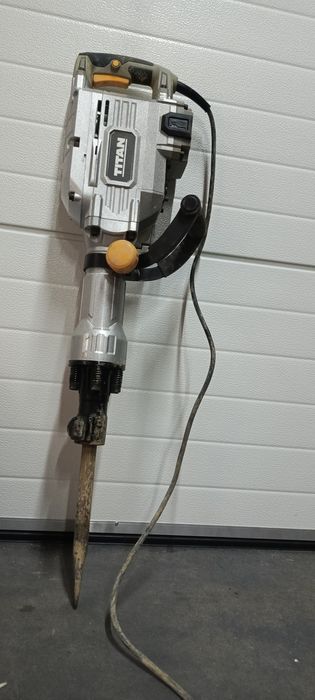 Młot wyburzeniowy titan ttb811drh