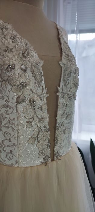 Сукня весільна, випускна