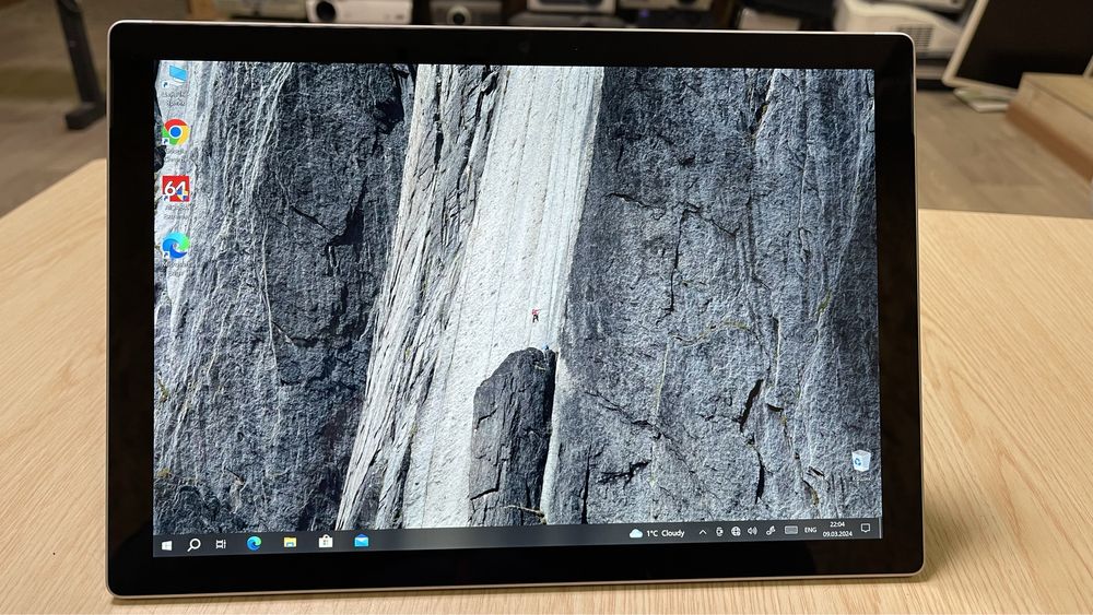 Планшет-ноутбук Microsoft Surface Pro 5 /12.3" 2К /i5-7300/4gb/128ssd