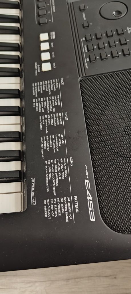 Yamaha psr e453 синтезатор пианино идеальное состояние + стойка полный