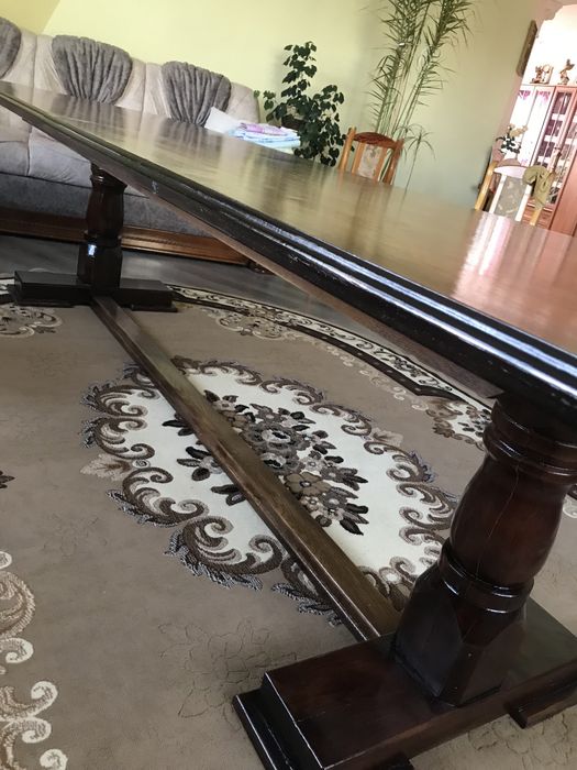 Стіл для вітальні