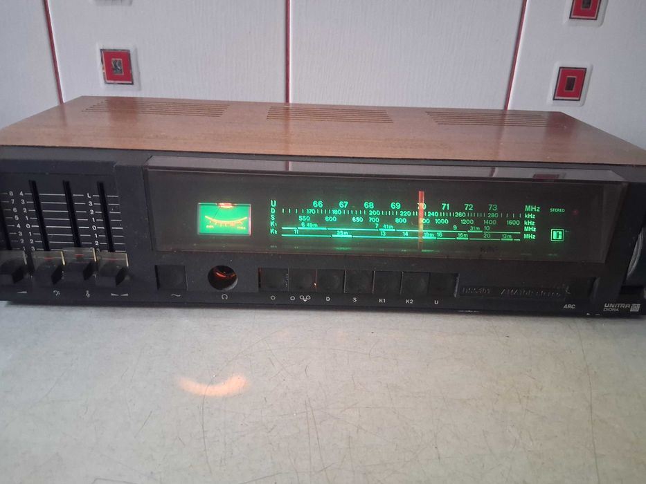 Kultowy odbiornik radiowy Amator.